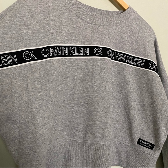 Calvin Klein Performance Crop Top - Picture 3 of 5